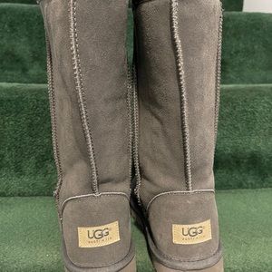 Grey Uggs size 7